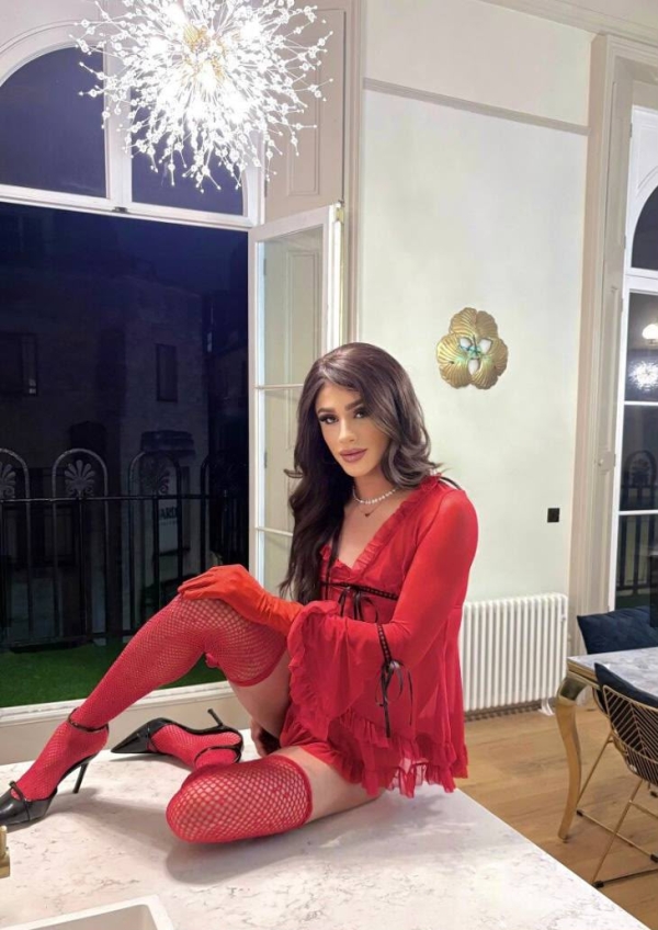 Транссексуалка Дина